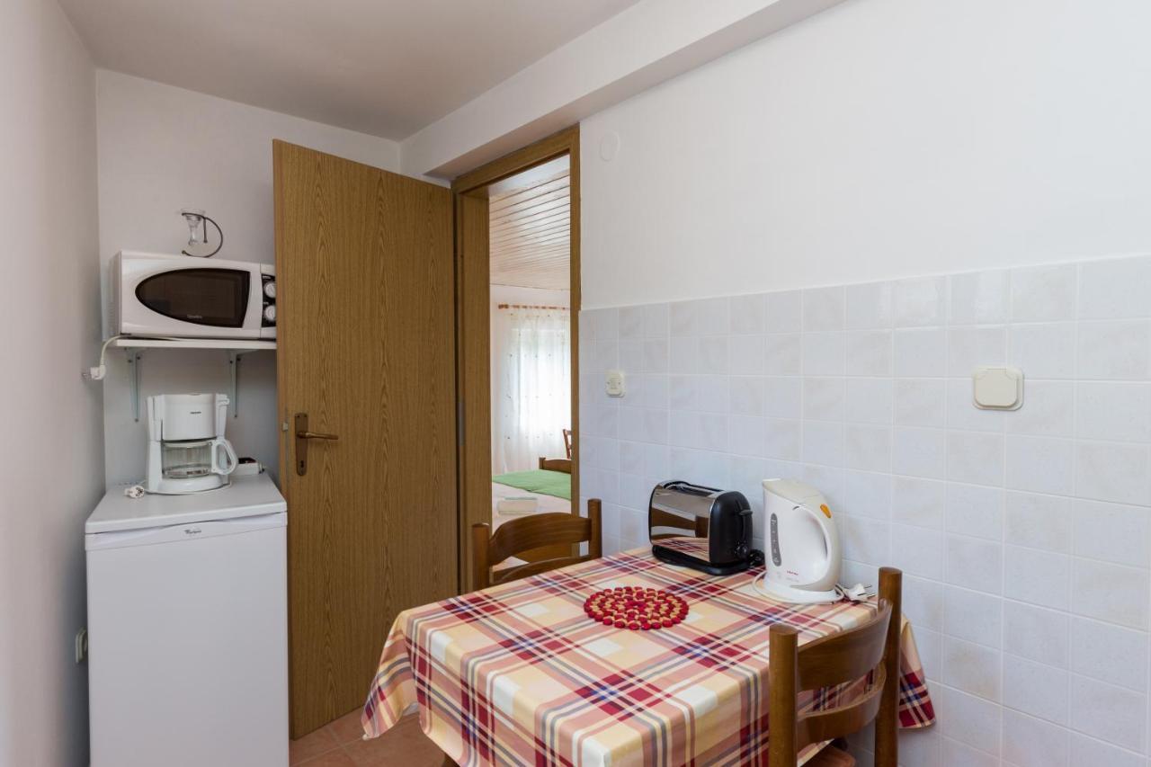 Apartments Miskovic Donje Celo Chambre photo